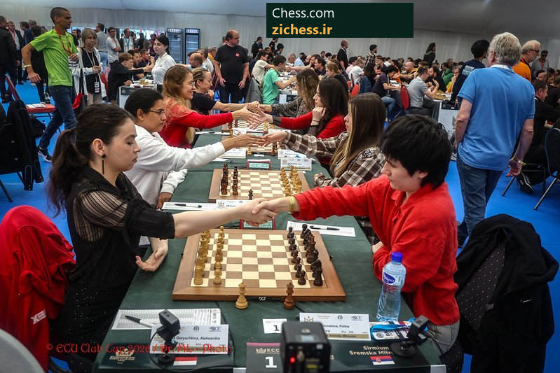 آغاز دیدار مونت‌کارلو و سیرمیوم در بخش زنان. عکس: مارک لیوشیتس / ECU؛ منبع: Chess.com.