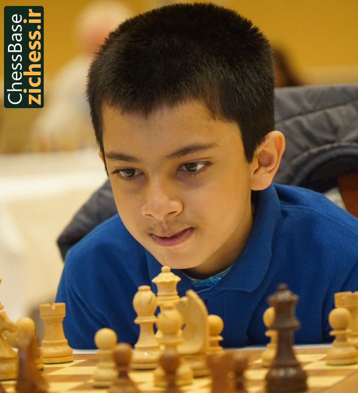 ساربارتو مانی پای صفحهٔ شطرنج. عکس: آنیکن وستبی؛ منبع: ChessBase.